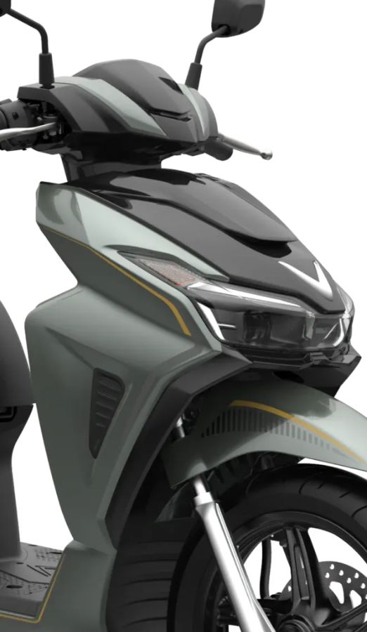Đầu xe mang thiết kế mạnh mẽ, hiện đại với những đường nét dứt khoát, tạo nên diện mạo đầy cuốn hút.