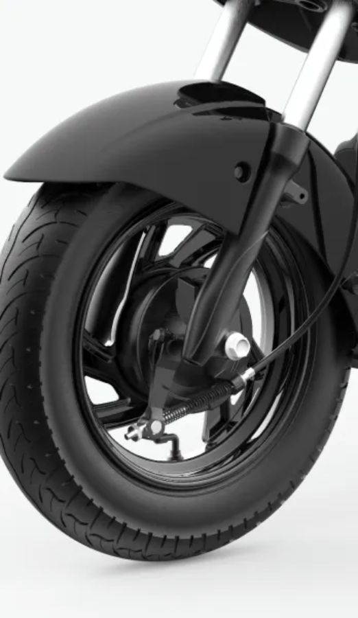 Hệ thống giảm xóc với giảm chấn thủy lực, hỗ trợ xe di chuyển êm ái trên nhiều địa hình.