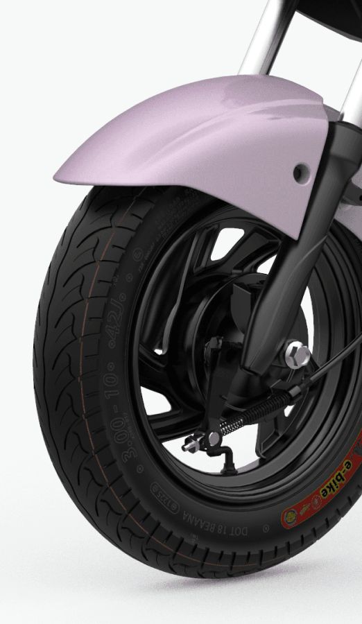 Hệ thống giảm xóc với giảm chấn thủy lực, hỗ trợ xe di chuyển êm ái trên nhiều địa hình.