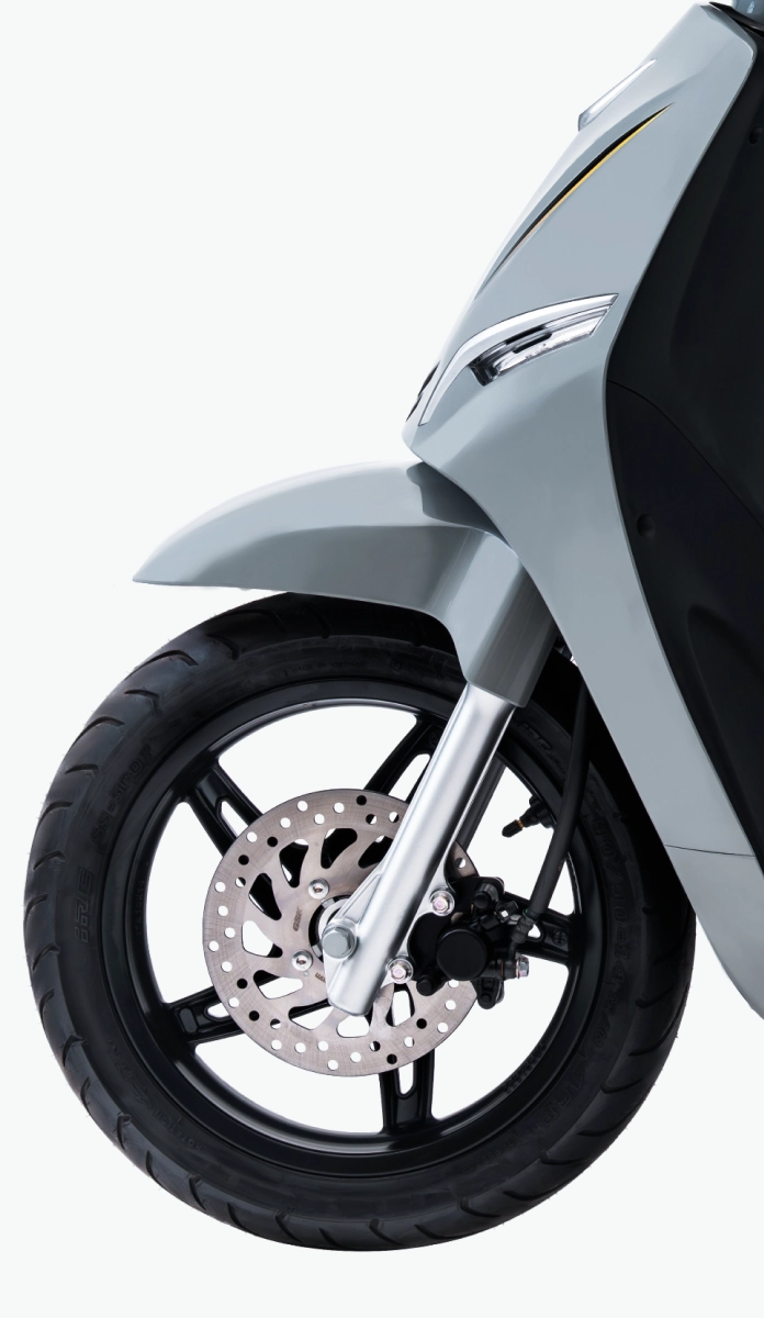 Vành xe 14 inch, khoảng sáng gầm 145 mm cho phép di chuyển trên nhiều địa hình